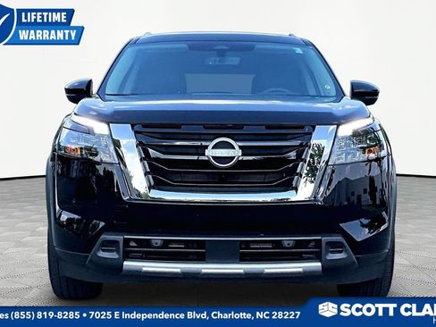 Used 2025 Nissan Pathfinder SL FWD image 2