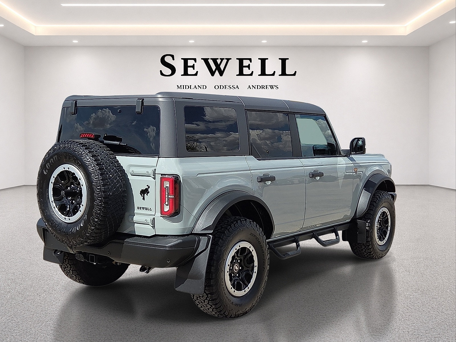 Certified 2023 Ford Bronco Badlands w/ Sasquatch Package AWD/4WD image 4