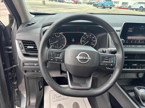 Used 2026 Nissan Rogue SV AWD/4WD image 12