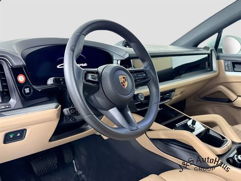 Used 2024 Porsche Cayenne Coupe AWD/4WD image 9
