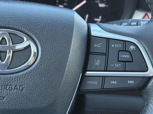 Used 2024 Toyota Sienna XLE w/ XLE Plus Package FWD image 12