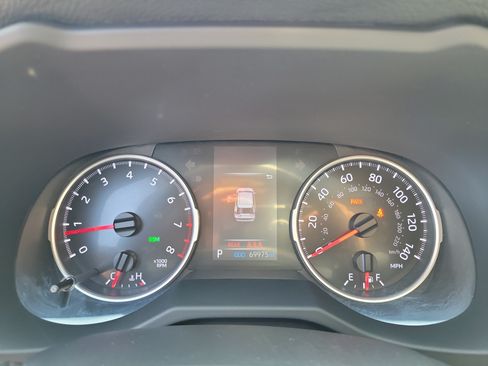 Used 2021 Toyota RAV4 XLE Premium AWD/4WD image 24