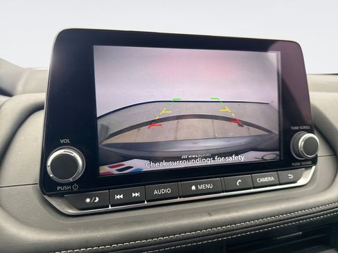 Used 2024 Nissan Rogue S image 15