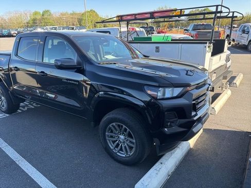 Used 2023 Chevrolet Colorado LT w/ LT Convenience Package II image 2