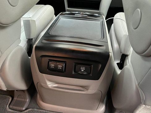 Used 2019 Toyota Sienna XLE w/ XLE Navigation Package FWD image 18