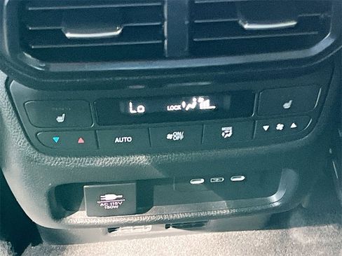 Used 2025 Honda Pilot Black Edition image 27