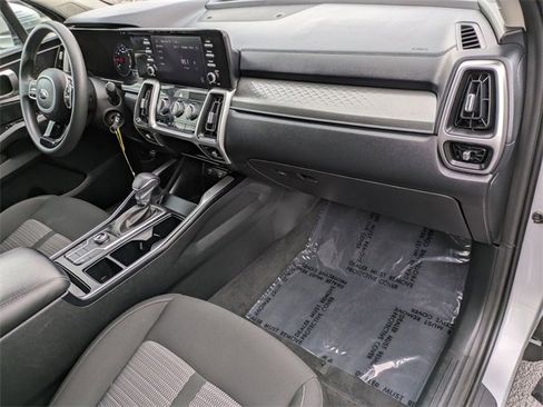 Used 2021 Kia Sorento LX image 28