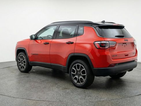 Used 2025 Jeep Compass Trailhawk AWD/4WD image 5