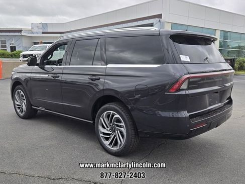 New 2026 Lincoln Navigator Reserve AWD/4WD image 3