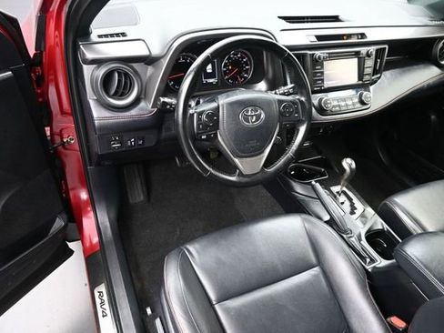 Used 2018 Toyota RAV4 SE w/ Power Extra Value Package FWD image 17