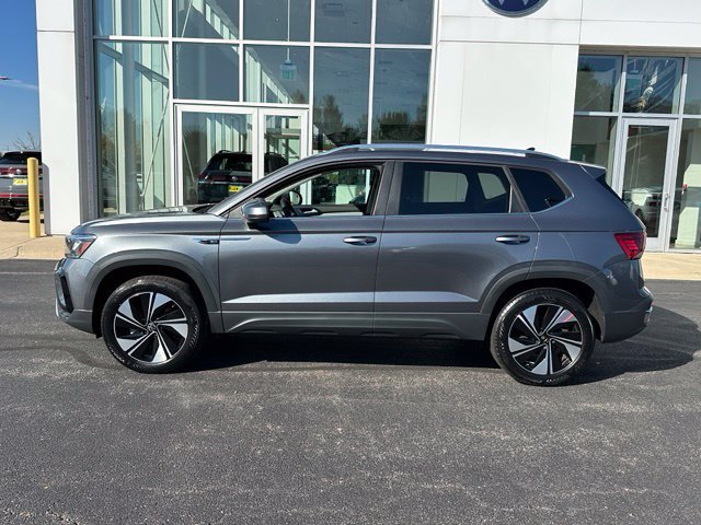 Used 2023 Volkswagen Taos SE w/ Panoramic Sunroof Package AWD/4WD image 6