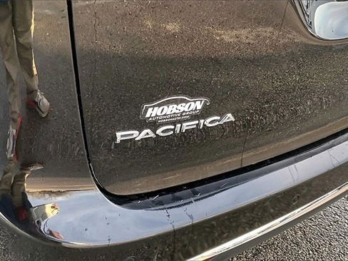 Used 2024 Chrysler Pacifica Touring-L image 14