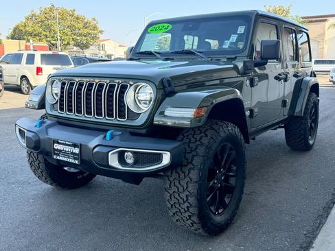 Used 2024 Jeep Wrangler Unlimited Sahara AWD/4WD image 7