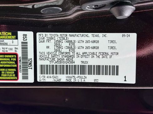 Used 2025 Toyota Tundra Limited AWD/4WD image 30