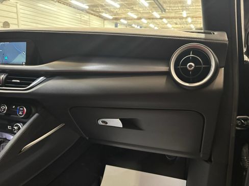 Used 2022 Alfa Romeo Stelvio Veloce AWD/4WD image 27