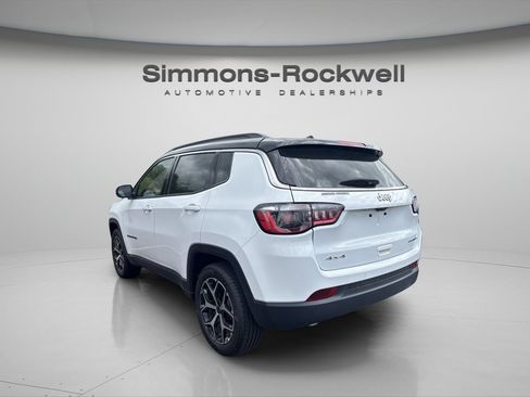 Used 2025 Jeep Compass Limited AWD/4WD image 2