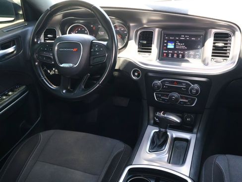 Used 2022 Dodge Charger SXT RWD image 9