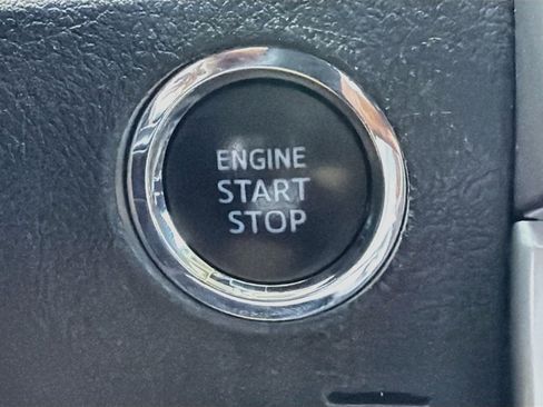 Used 2022 Toyota 4Runner Limited AWD/4WD image 34