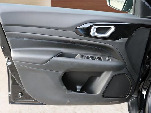 New 2026 Jeep Compass Latitude image 9