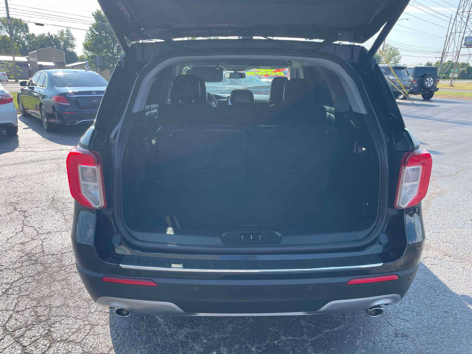 Used 2021 Ford Explorer Limited w/ Equipment Group 301A AWD/4WD image 7