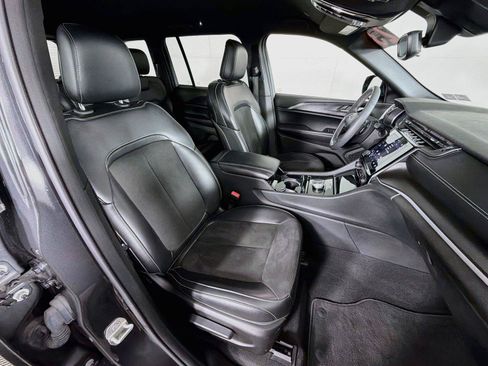 Used 2023 Jeep Grand Cherokee Altitude AWD/4WD image 30