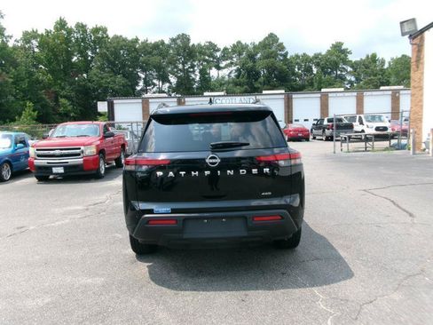 Used 2025 Nissan Pathfinder SV AWD/4WD image 7