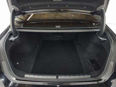 Used 2025 BMW 760i xDrive w/ Premium Package image 9