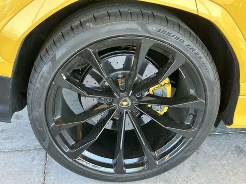 Used 2021 Lamborghini Urus AWD/4WD image 11