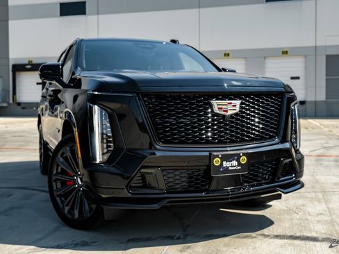 Used 2025 Cadillac Escalade V image 24