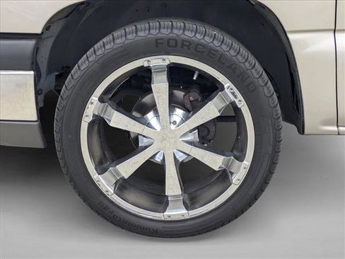 Used 2004 Chevrolet Avalanche 2WD image 24