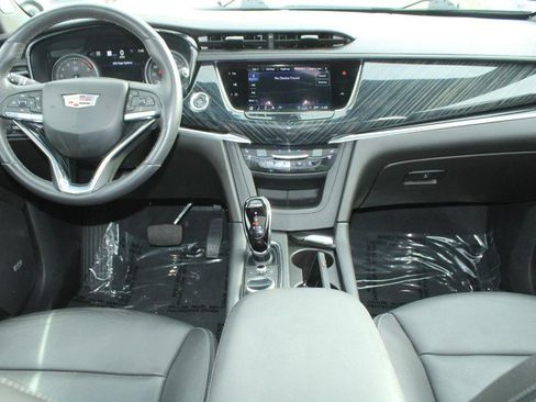 Used 2023 Cadillac XT6 Premium Luxury w/ Technology Package image 13