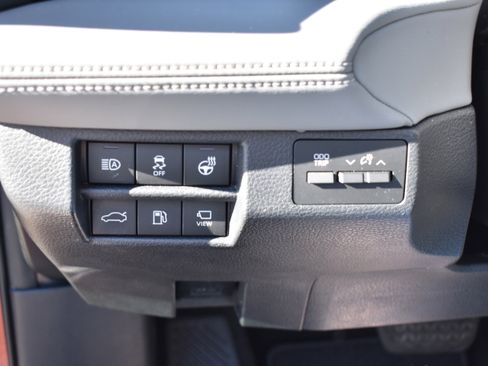 Used 2020 Toyota Avalon Limited image 16