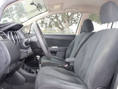 Used 2011 Nissan Versa 1.8 S image 4