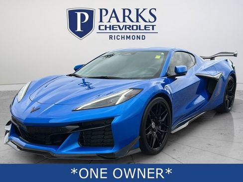 Used 2024 Chevrolet Corvette Z06 w/ Z07 Performance Package RWD image 3