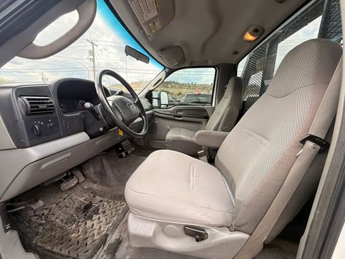 Used 2006 Ford F550 2WD Regular Cab Super Duty image 10