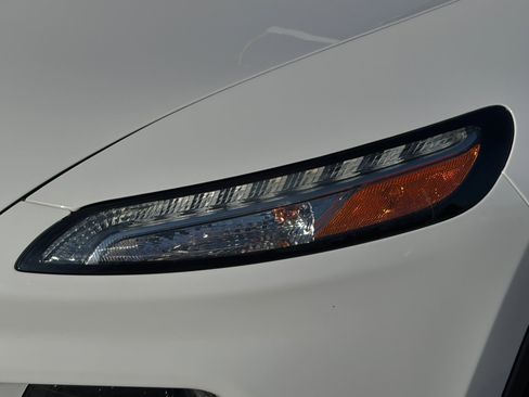 Used 2018 Jeep Cherokee Limited image 12