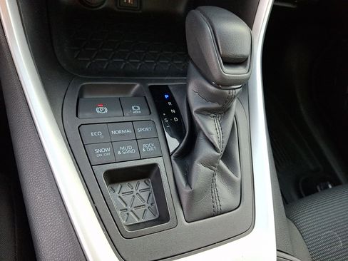 Used 2023 Toyota RAV4 LE image 22