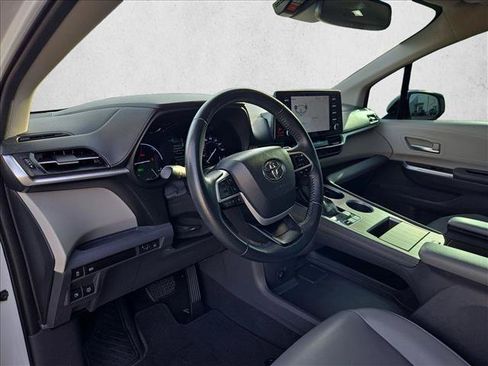 Used 2022 Toyota Sienna XLE FWD image 10