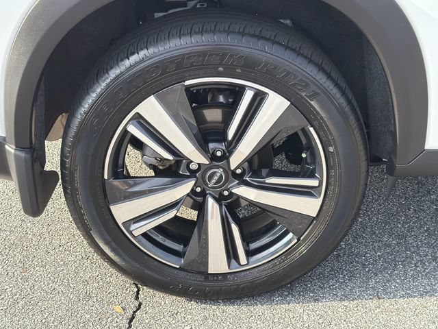 Certified 2025 Nissan Rogue SL w/ Tech Package FWD image 19