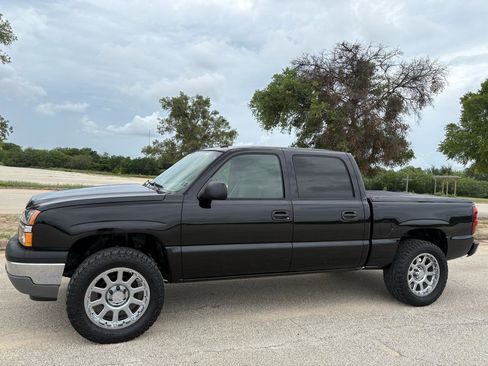 Used 2005 Chevrolet Silverado 1500 LS w/ Safe And Sound Package RWD image 9