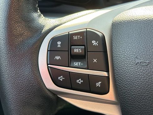 Used 2022 Ford Explorer XLT w/ Equipment Group 202A AWD/4WD image 22