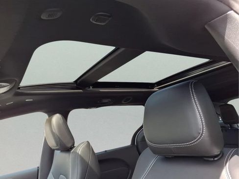 New 2026 Chrysler Pacifica Select AWD/4WD image 19