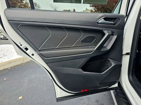 Used 2022 Volkswagen Tiguan SE image 26