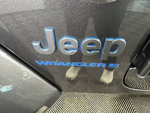 Used 2024 Jeep Wrangler Unlimited w/ Convenience Group AWD/4WD image 10