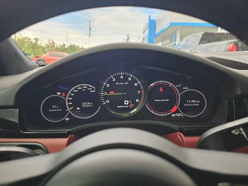 Used 2021 Porsche Cayenne Turbo S AWD/4WD image 27