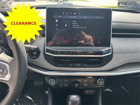 Used 2024 Jeep Compass Latitude image 24