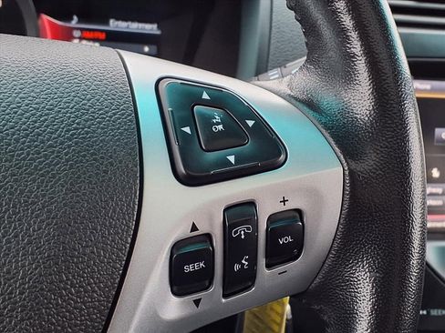 Used 2013 Ford Explorer XLT image 25