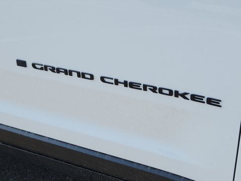 New 2025 Jeep Grand Cherokee L Altitude image 25