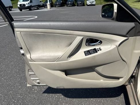 Used 2007 Toyota Camry LE FWD image 19