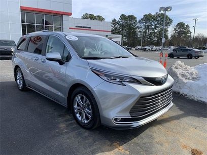 Used 2022 Toyota Sienna Platinum